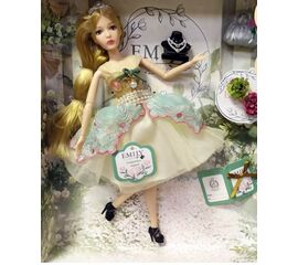 Кукла Эмили в желто-зеленом платье с аксессуарами