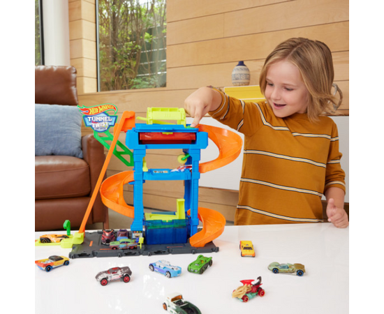 Hot Wheels Трек «Автомойка туннельный твист» Hot Wheels Трек «Автомойка туннельный твист»