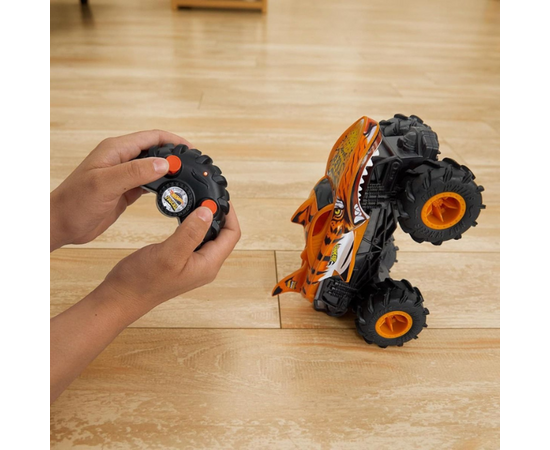 Hot Wheels 1:24 Monster Trucks на радиоуправлении «Неудержимая Тигровая акула»