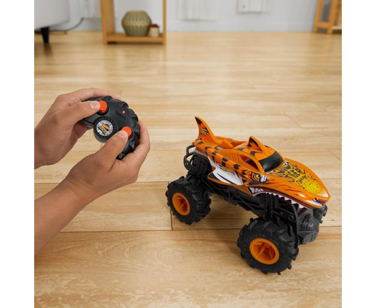 Hot Wheels 1:24 Monster Trucks на радиоуправлении «Неудержимая Тигровая акула»