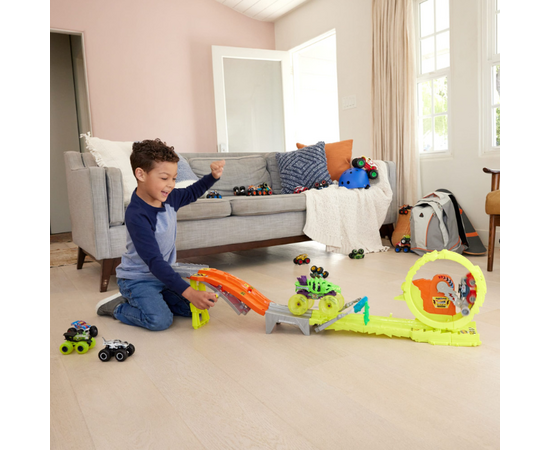 Игровой набор Hot Wheels «Гонка на выживание» Игровой набор Hot Wheels «Гонка на выживание»