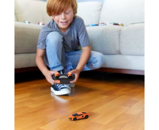 Hot Wheels Гоночный радиоуправляемый автомобиль 1:64 Lamborghini Revuelto