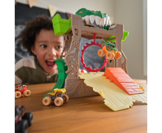 Игровой набор Monster Jam «Dragon Dungeon of Doom» от бренда Spin Master